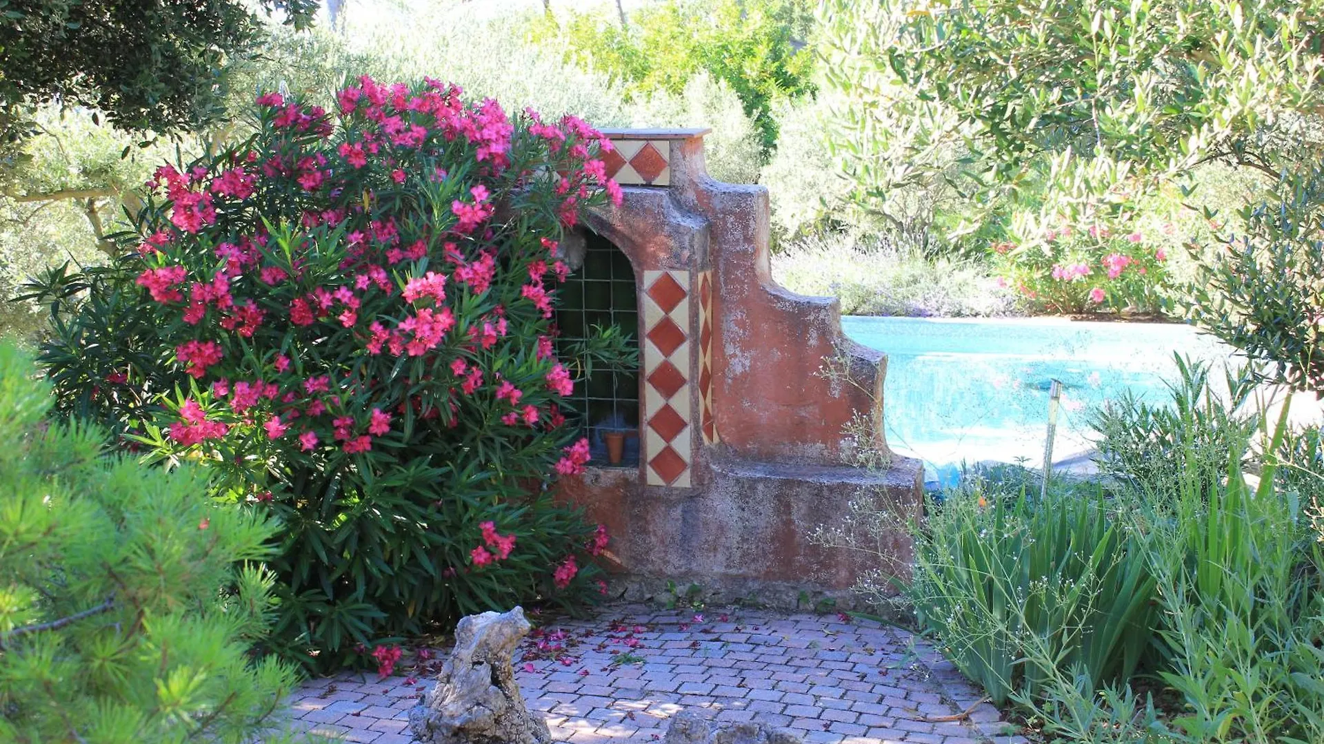 Le Baou Hotel Sillans-la Cascade Guest house
